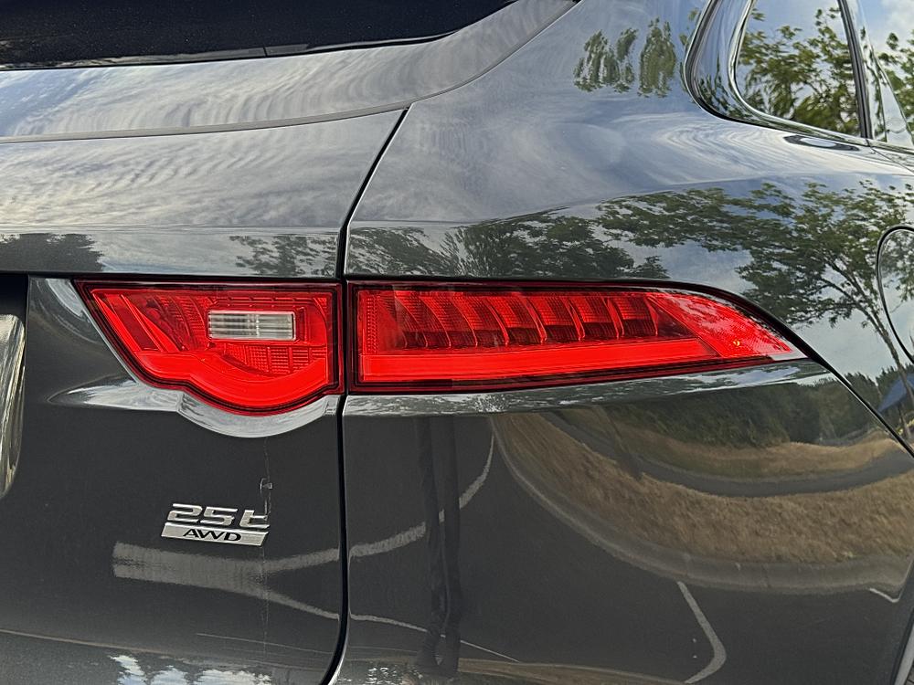 2018 Jaguar F-PACE R-Sport - Photo 37