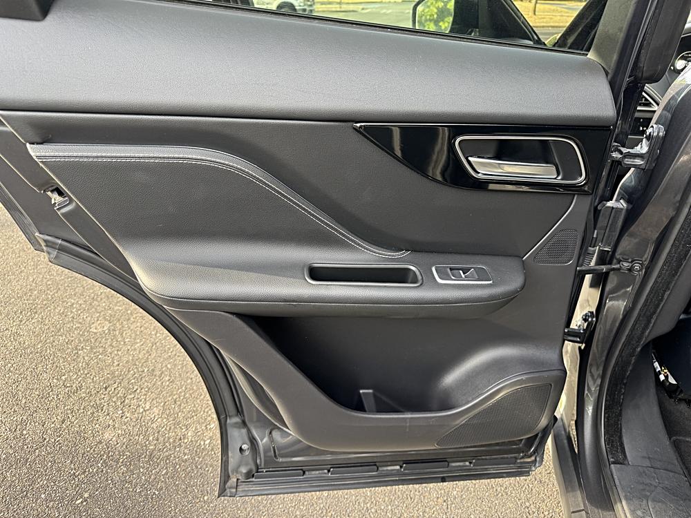 2018 Jaguar F-PACE R-Sport - Photo 31