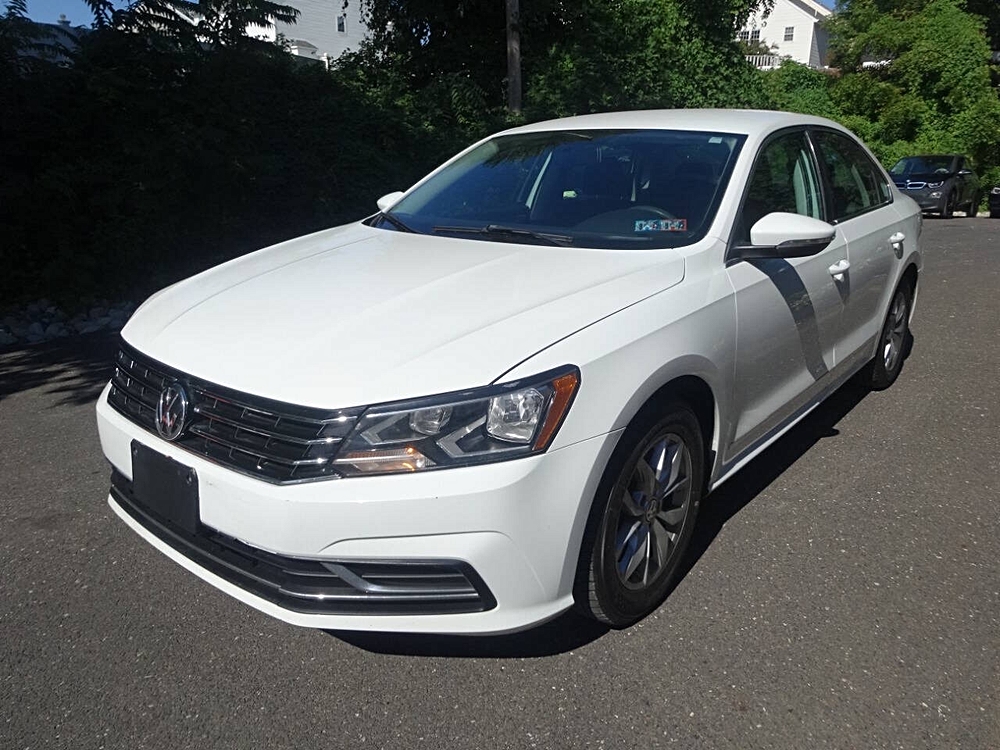 2016 Volkswagen Passat 1.8T S Auto PZEV's photo
