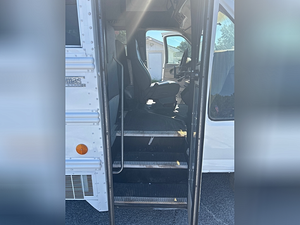 2003 GMC Savana - Photo 10