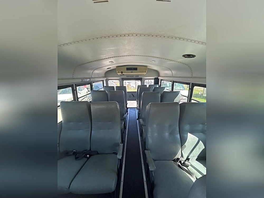 2003 GMC Savana - Photo 12
