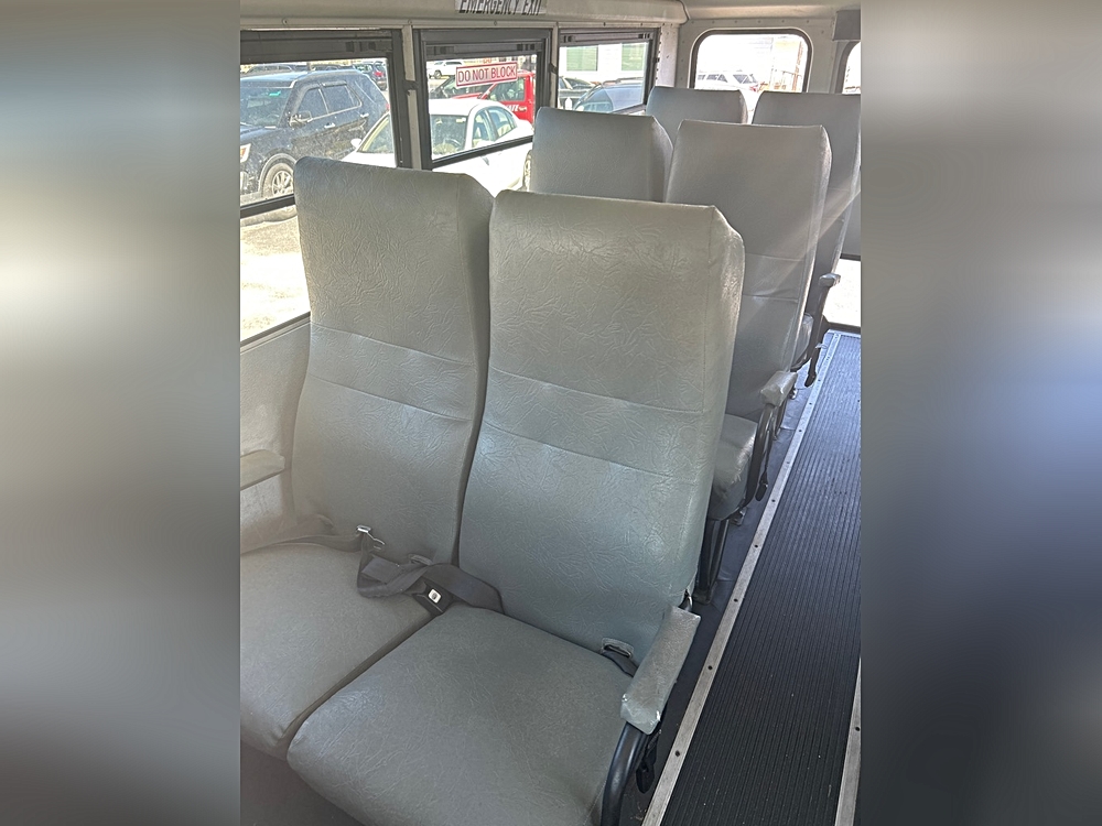 2003 GMC Savana - Photo 13