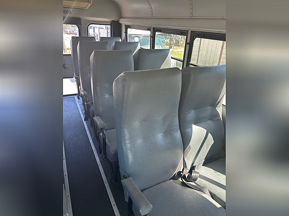 2003 GMC Savana - Photo 14
