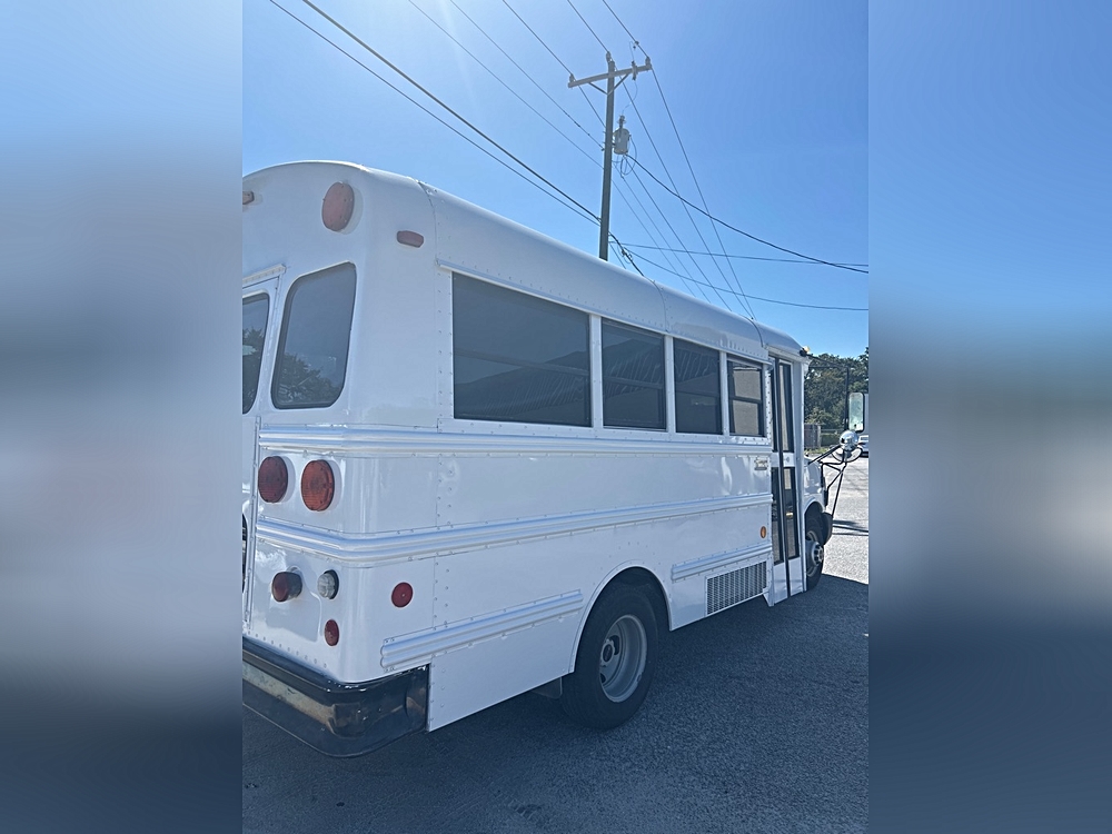 2003 GMC Savana - Photo 7
