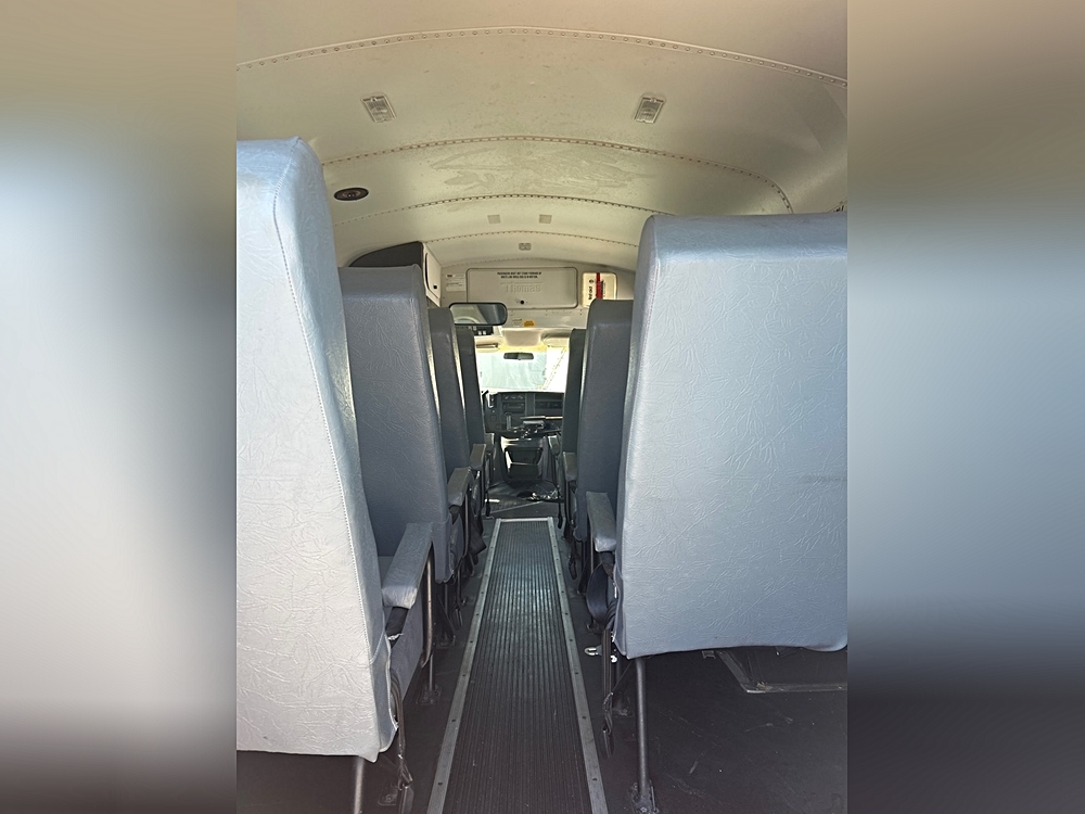 2003 GMC Savana - Photo 8