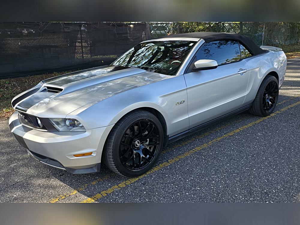 2012 Ford Mustang GT Premium's photo