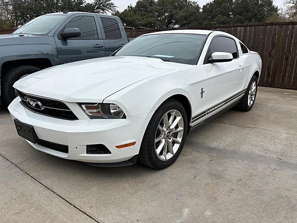 2010 Ford Mustang V6 Premium's photo
