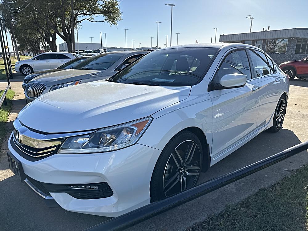 2017 Honda Accord Sport's photo