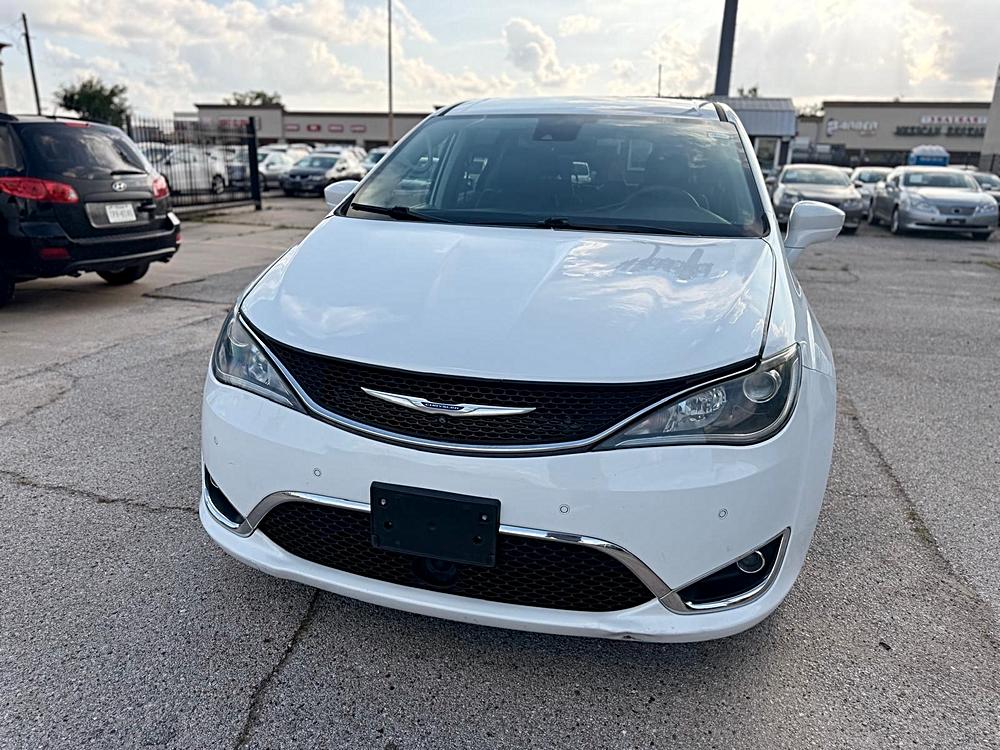 2019 Chrysler Pacifica Touring Plus's photo