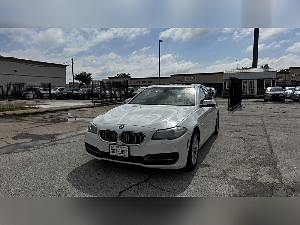 2014 BMW 5 Series 528i Sedan's photo