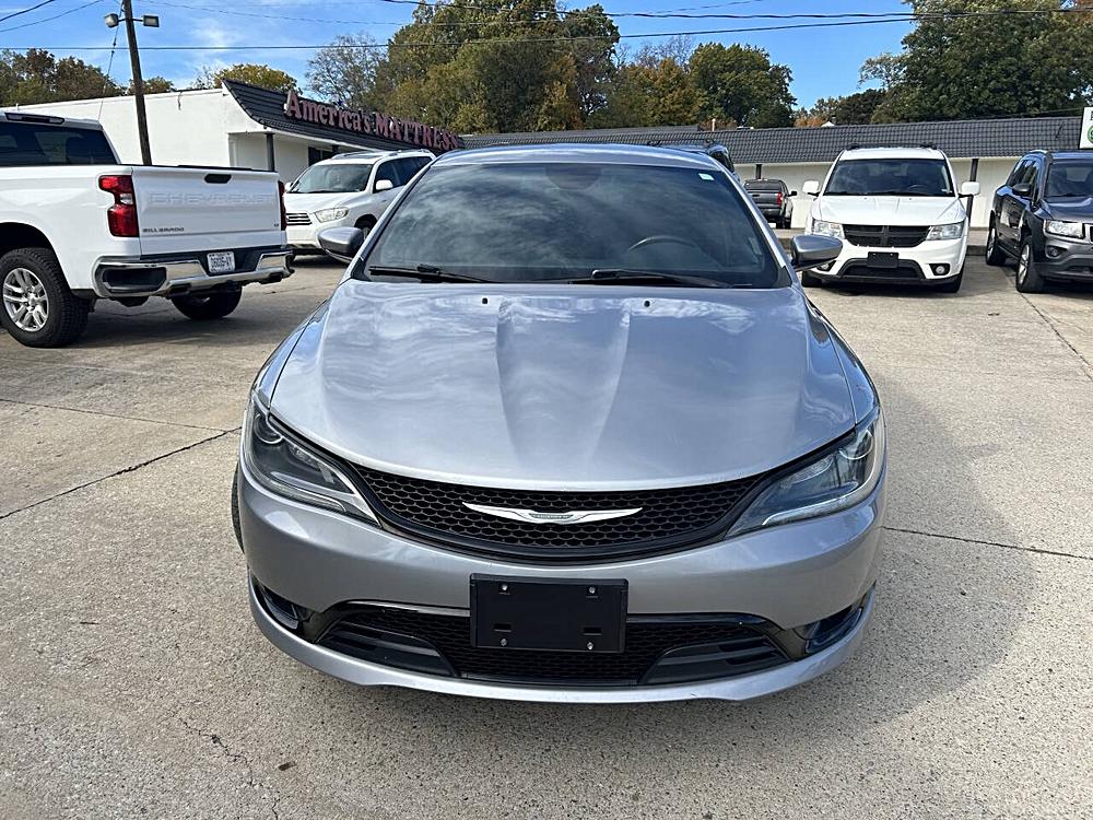 2015 Chrysler 200 S's photo