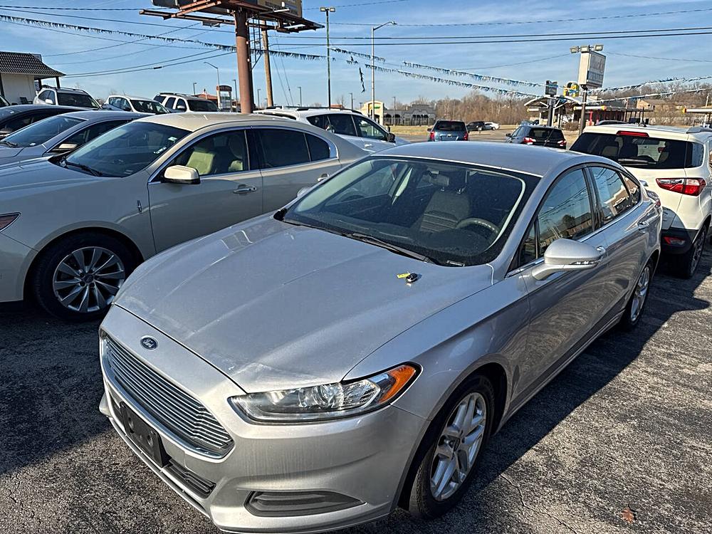 2016 Ford Fusion SE's photo