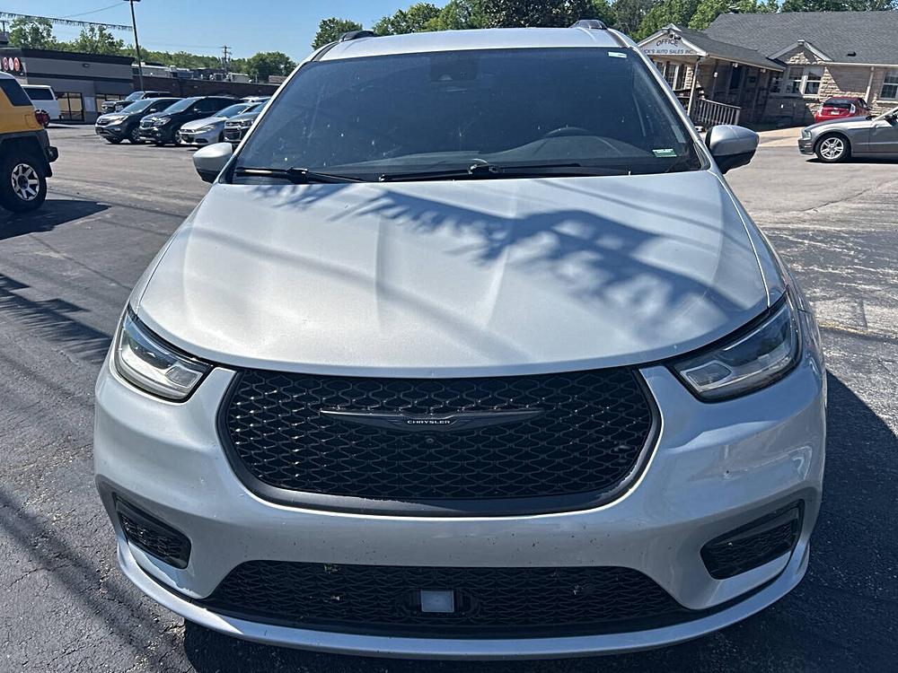 2023 Chrysler Pacifica Touring L's photo