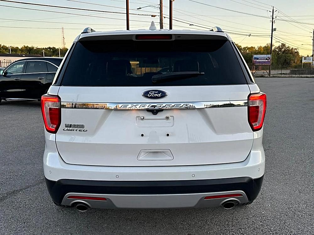 2017 Ford Explorer Limited's photo