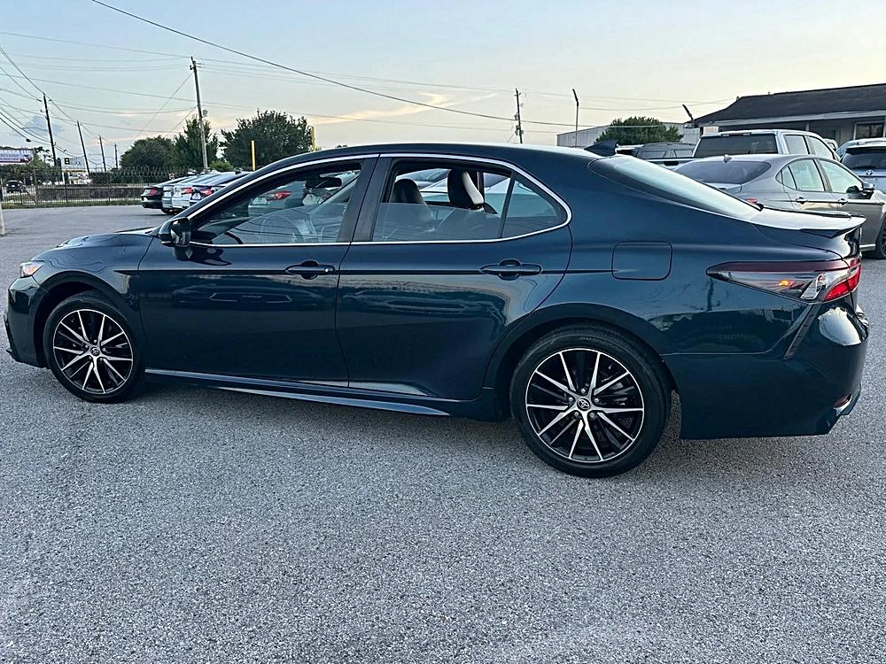 2021 Toyota Camry SE - Photo 6