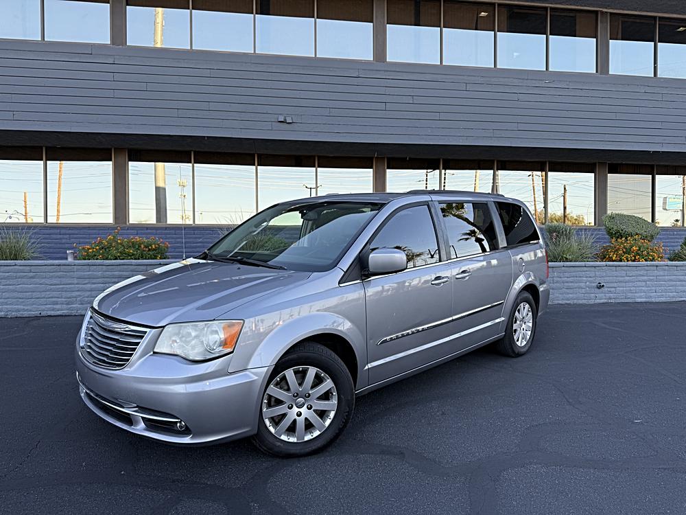 2014 Chrysler Town & Country Touring's photo