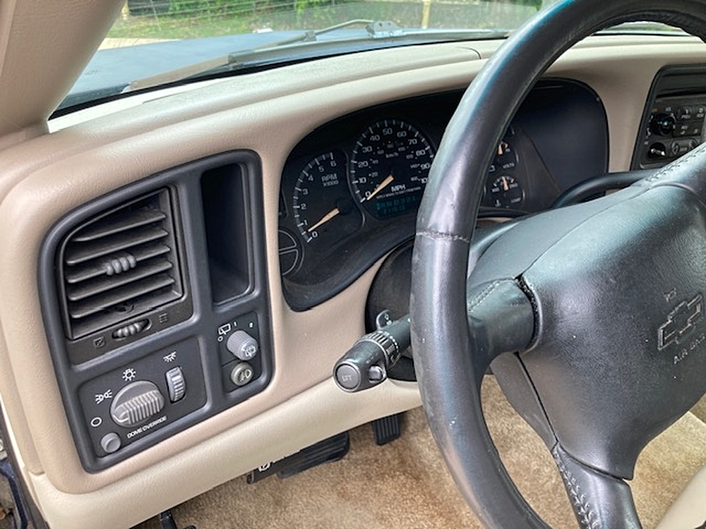 2002 Chevrolet Suburban LS - Photo 15