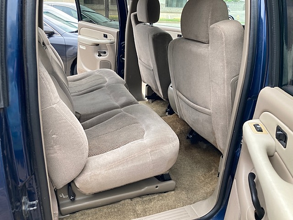 2002 Chevrolet Suburban LS - Photo 11