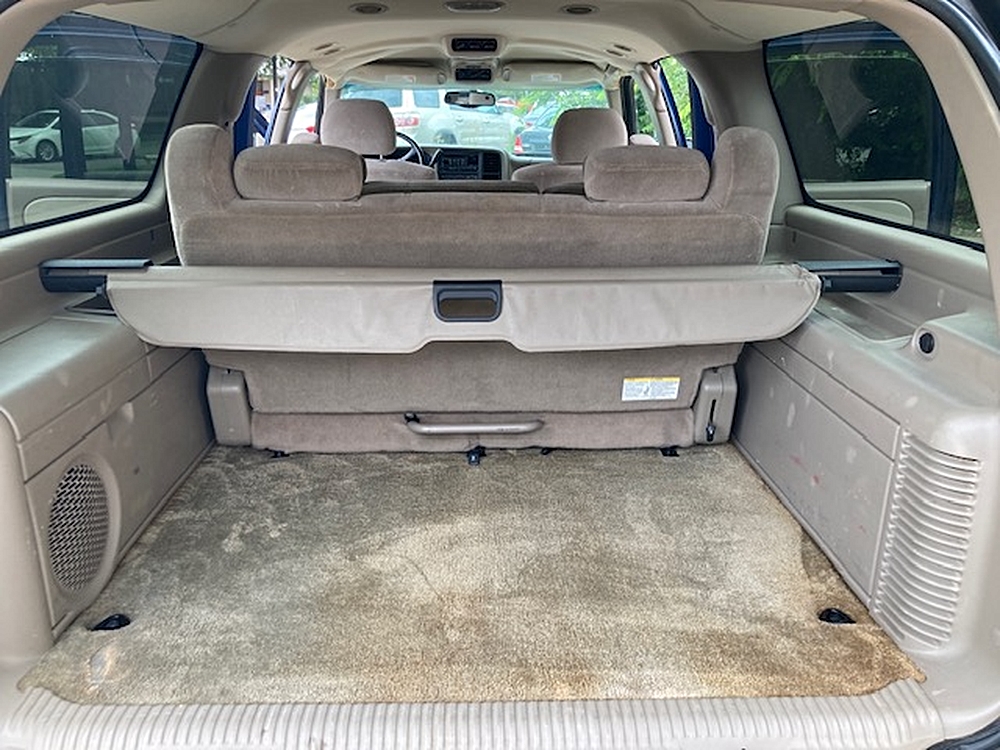 2002 Chevrolet Suburban LS - Photo 9