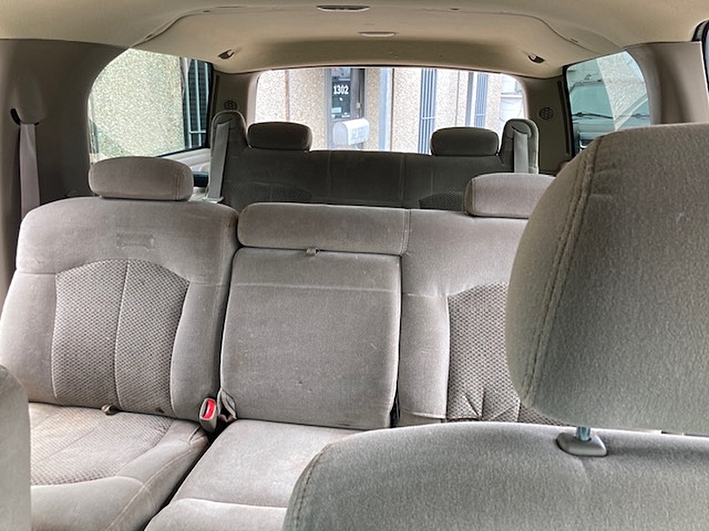 2002 Chevrolet Suburban LS - Photo 8
