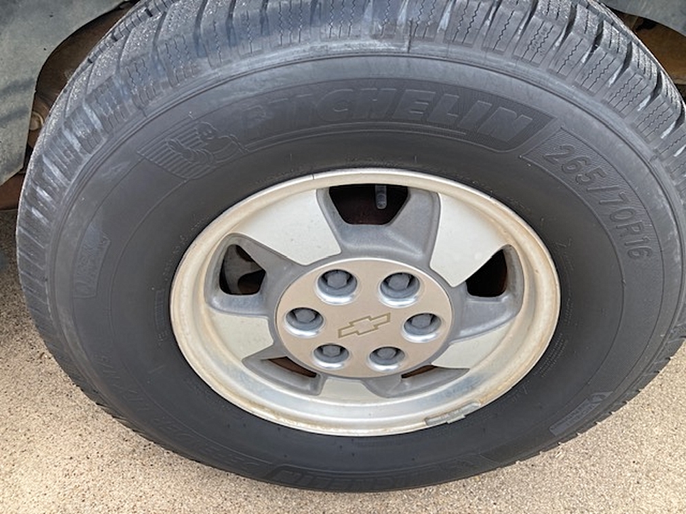 2002 Chevrolet Suburban LS - Photo 14