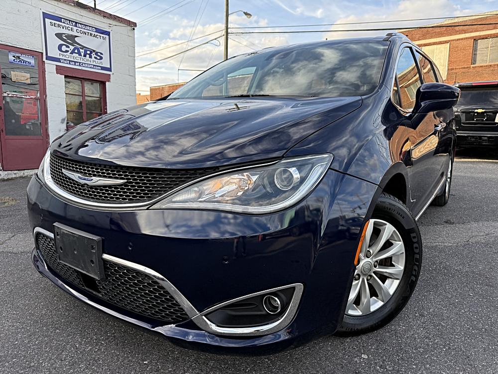 2019 Chrysler Pacifica Touring L's photo