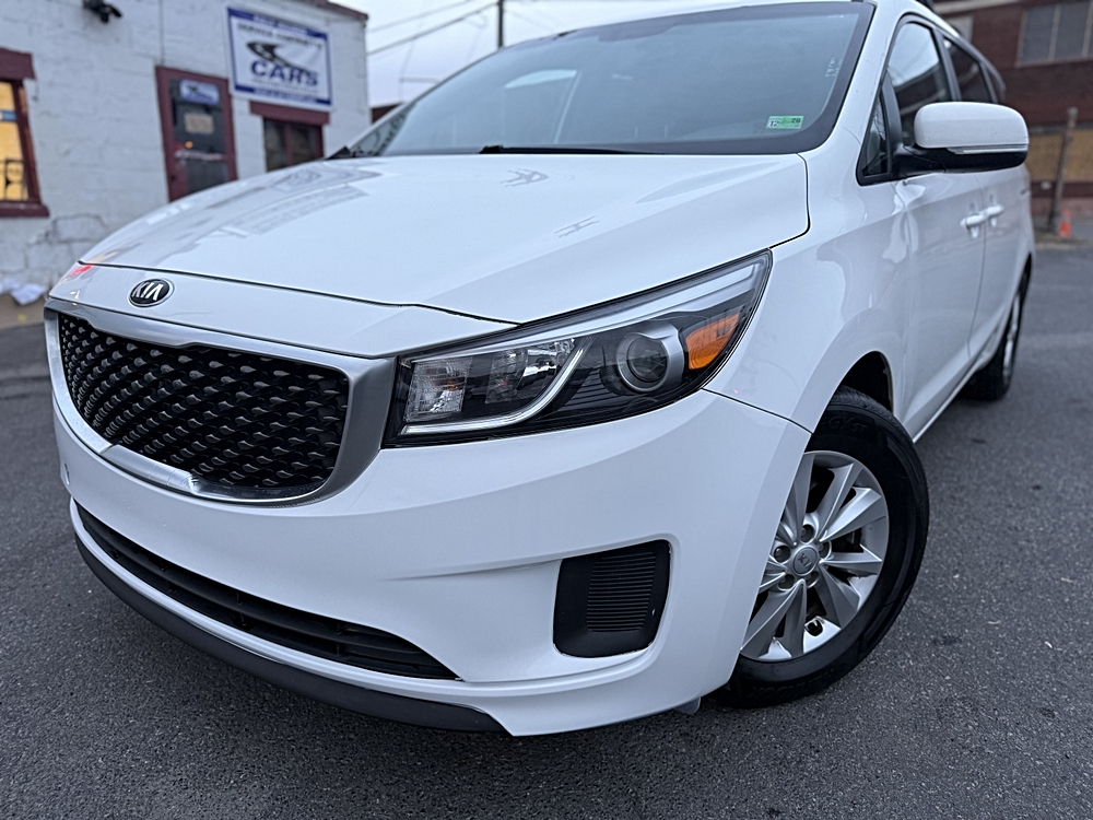 2016 Kia Sedona LX's photo