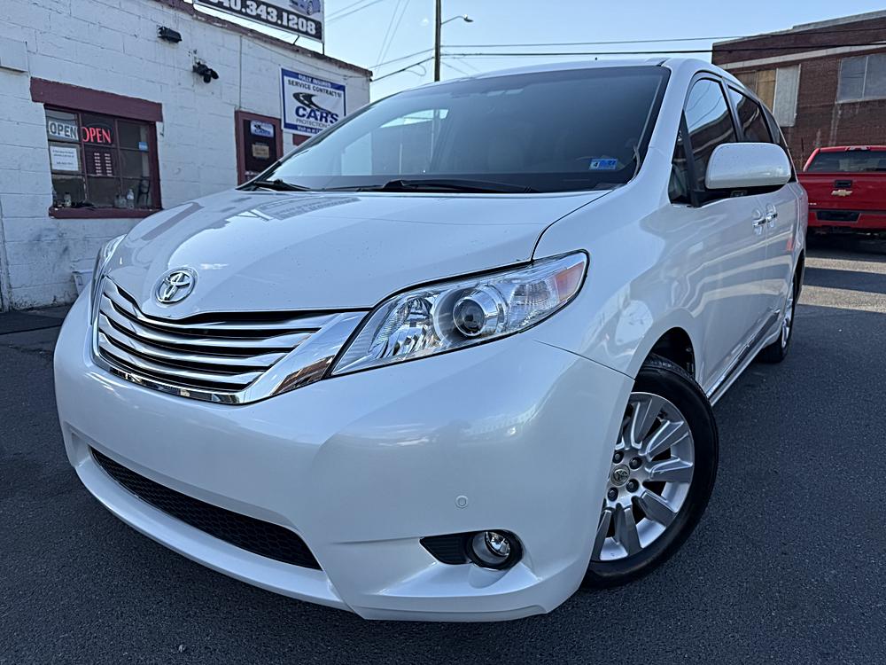 2011 Toyota Sienna Limited V6 7-Passenger's photo