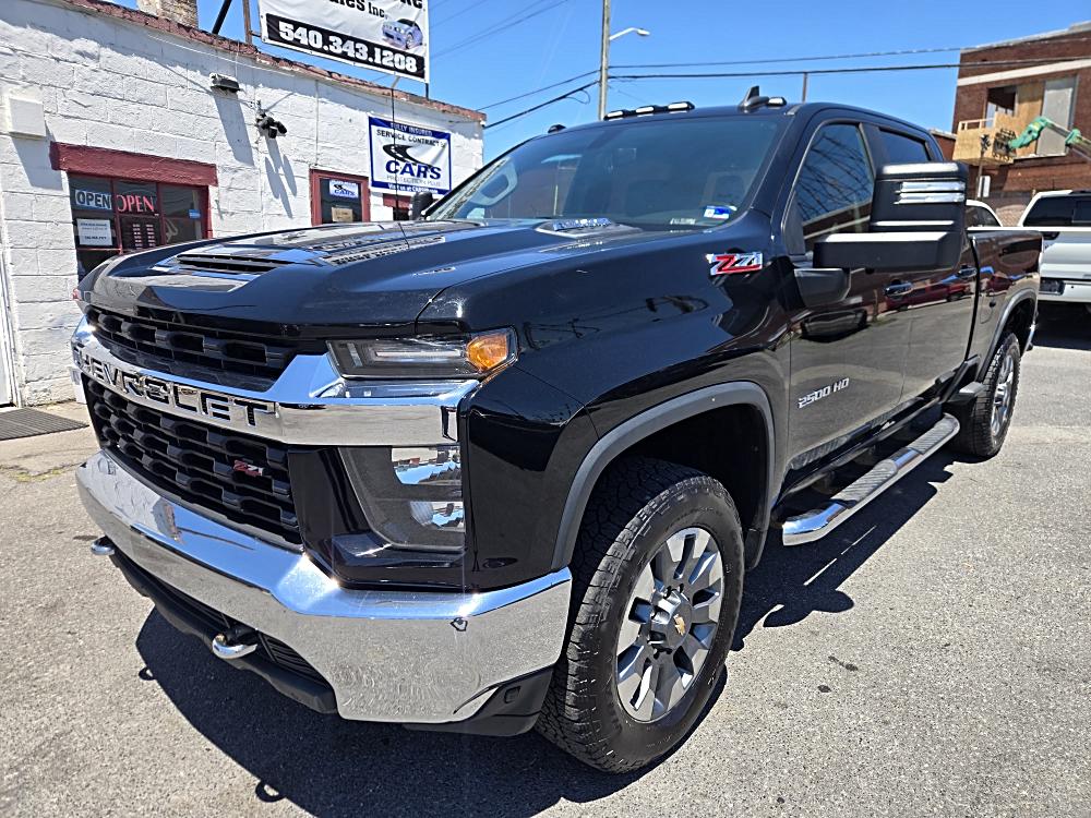 2023 Chevrolet Silverado HD LT 4WD Crew Cab Long Box's photo