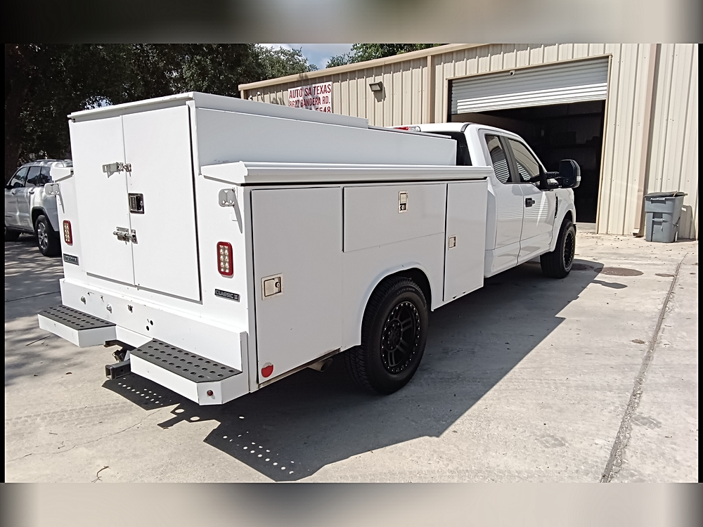 2013 Ford F-350 Super Duty Chassis Cab XL - Photo 9