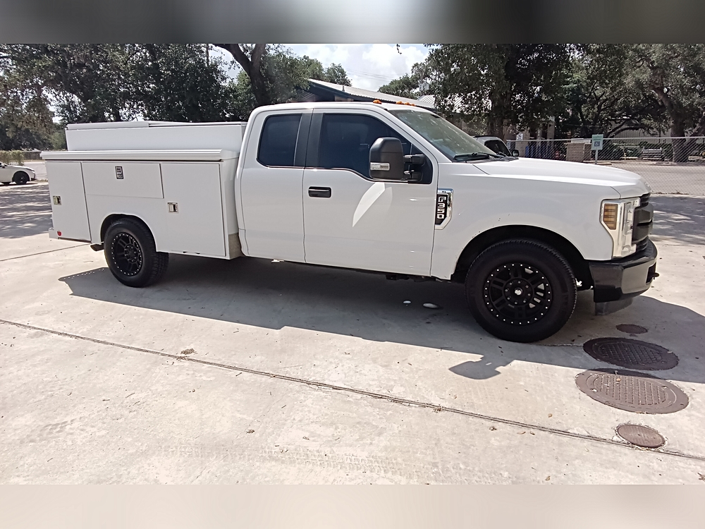 2013 Ford F-350 Super Duty Chassis Cab XL - Photo 11