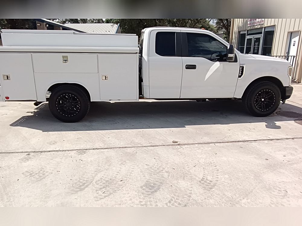 2013 Ford F-350 Super Duty Chassis Cab XL - Photo 10