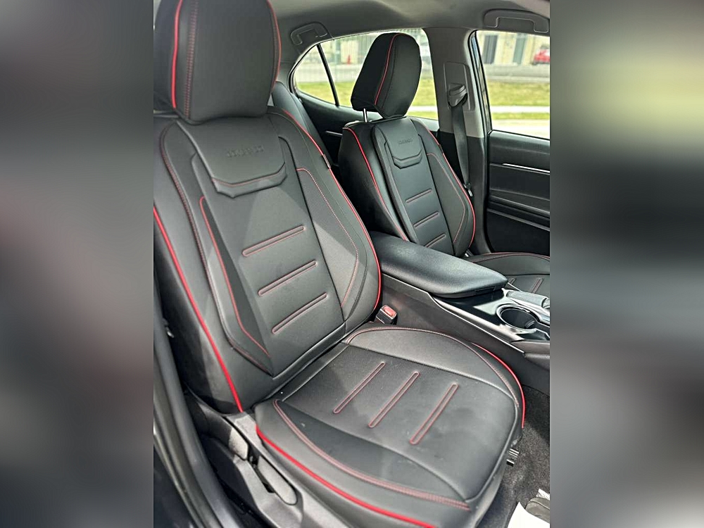 2019 Toyota Camry LE - Photo 10