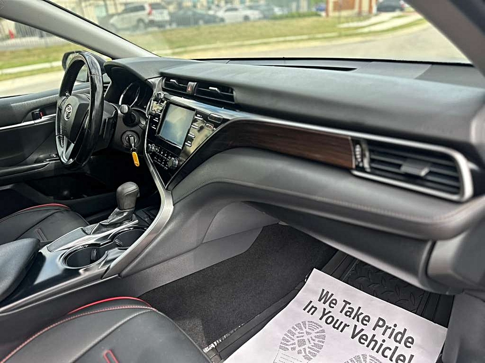 2019 Toyota Camry LE - Photo 11
