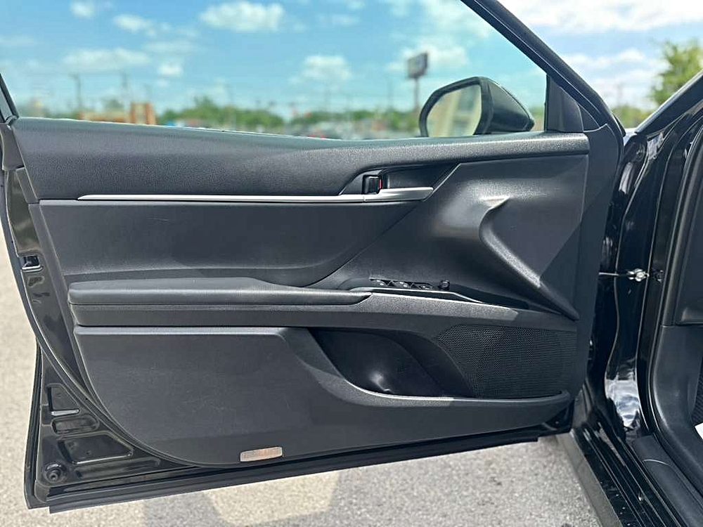 2019 Toyota Camry LE - Photo 13