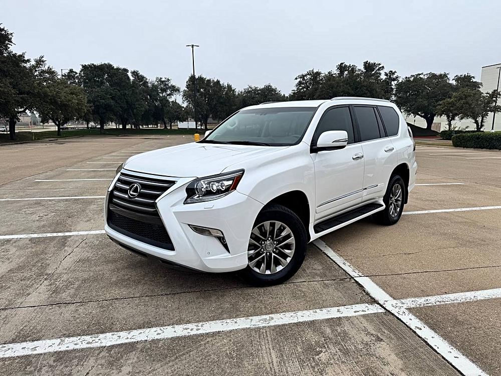 2015 Lexus GX Luxury's photo