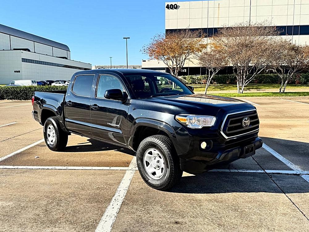 2022 Toyota Tacoma SR5's photo