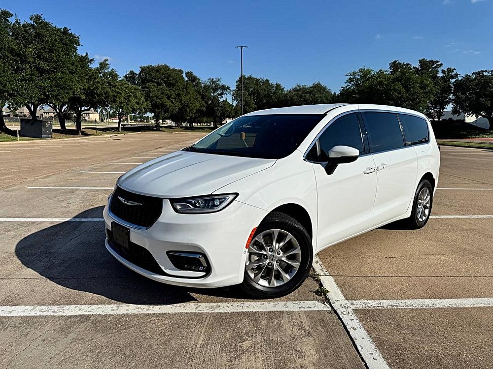 2023 Chrysler Pacifica's photo