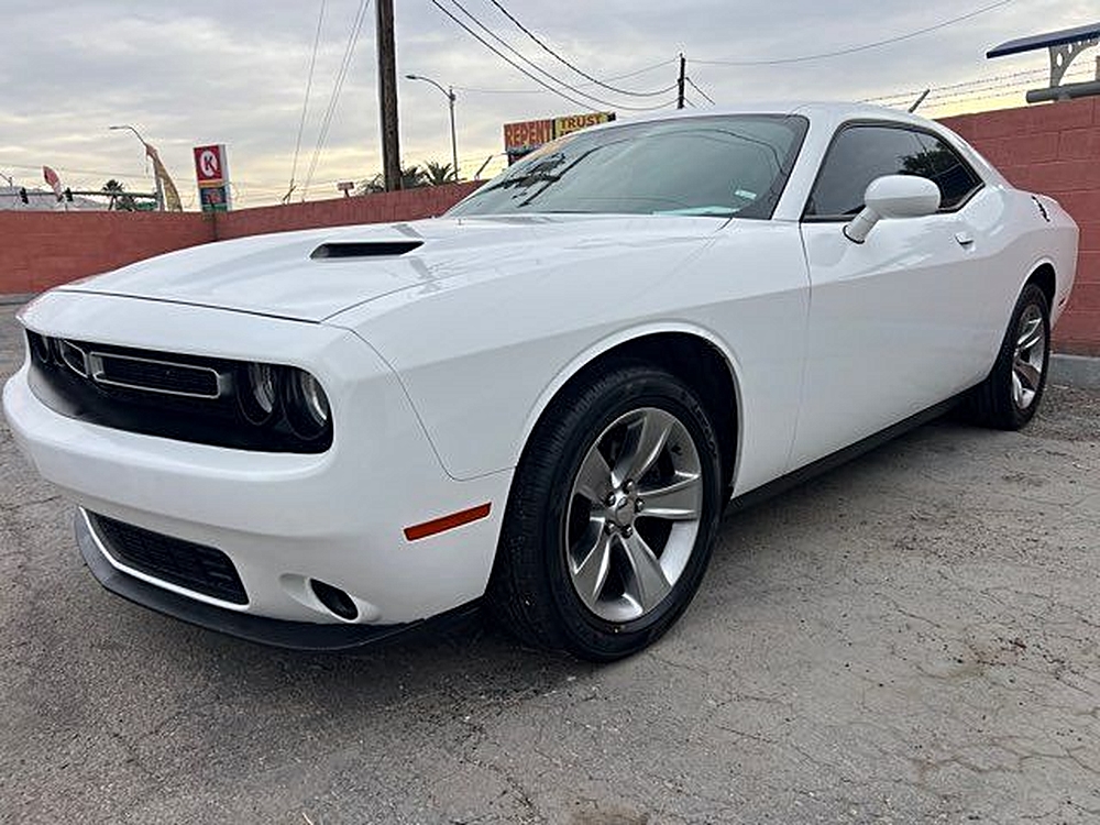 2019 Dodge Challenger SXT's photo