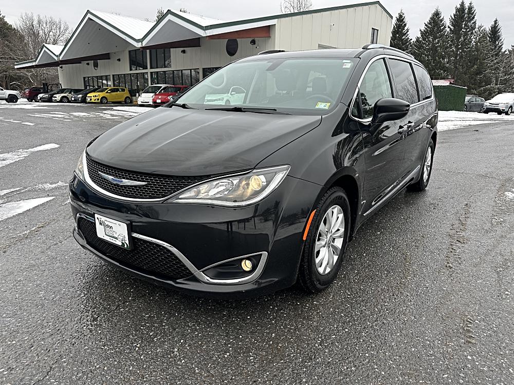 2018 Chrysler Pacifica Touring L's photo