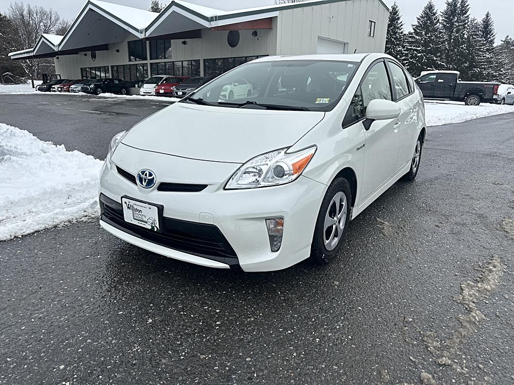 2015 Toyota Prius Two's photo