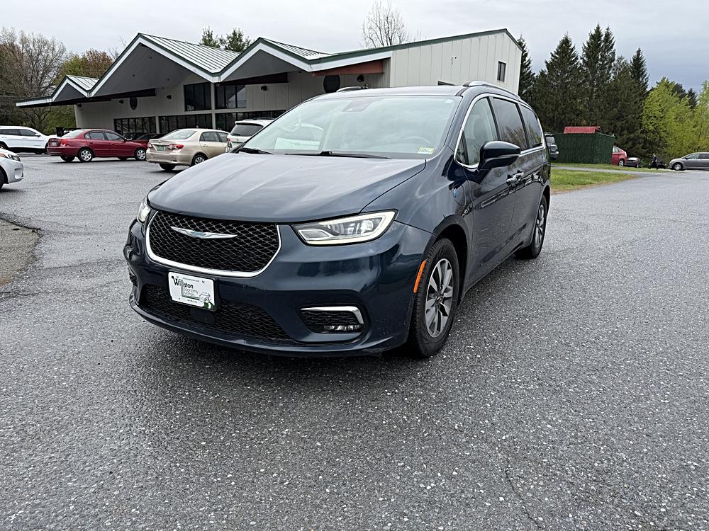 2021 Chrysler Pacifica Hybrid Touring L Hybrid's photo