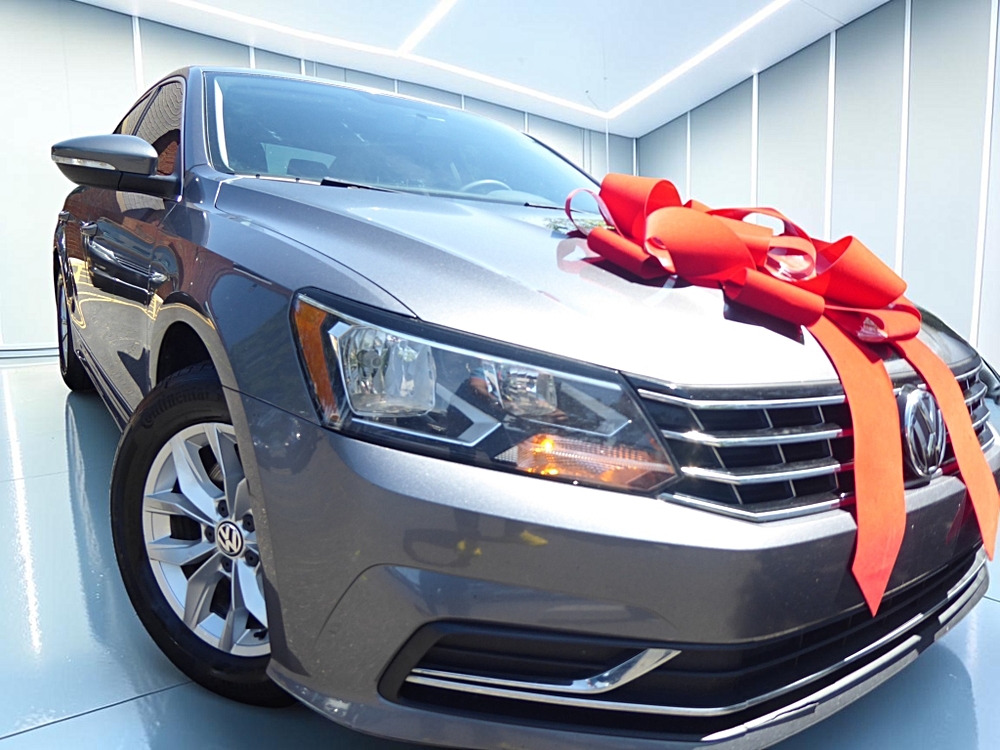 2016 Volkswagen Passat 1.8T S Auto PZEV's photo