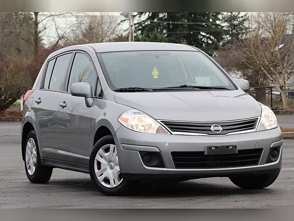 2012 Nissan Versa S's photo