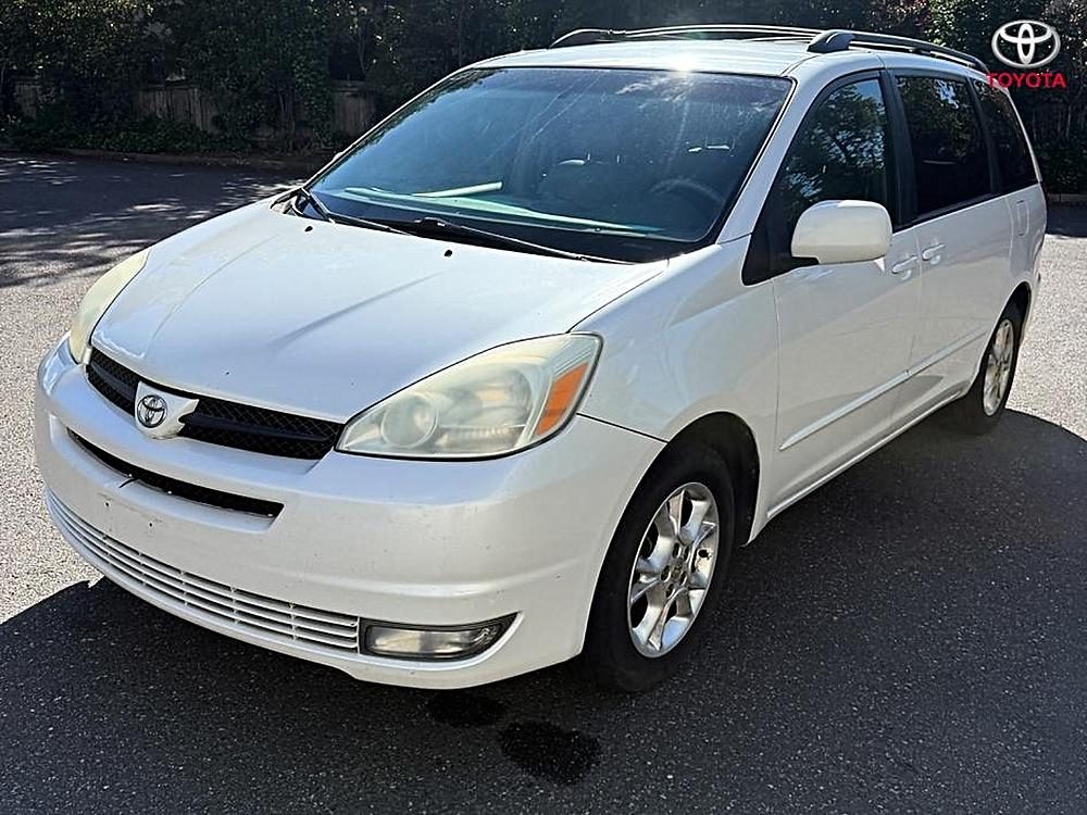 2004 Toyota Sienna XLE Limited's photo