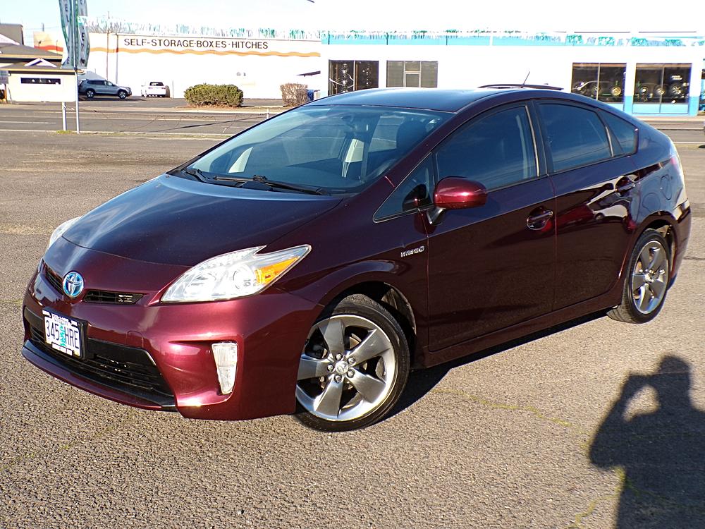 2013 Toyota Prius Base's photo