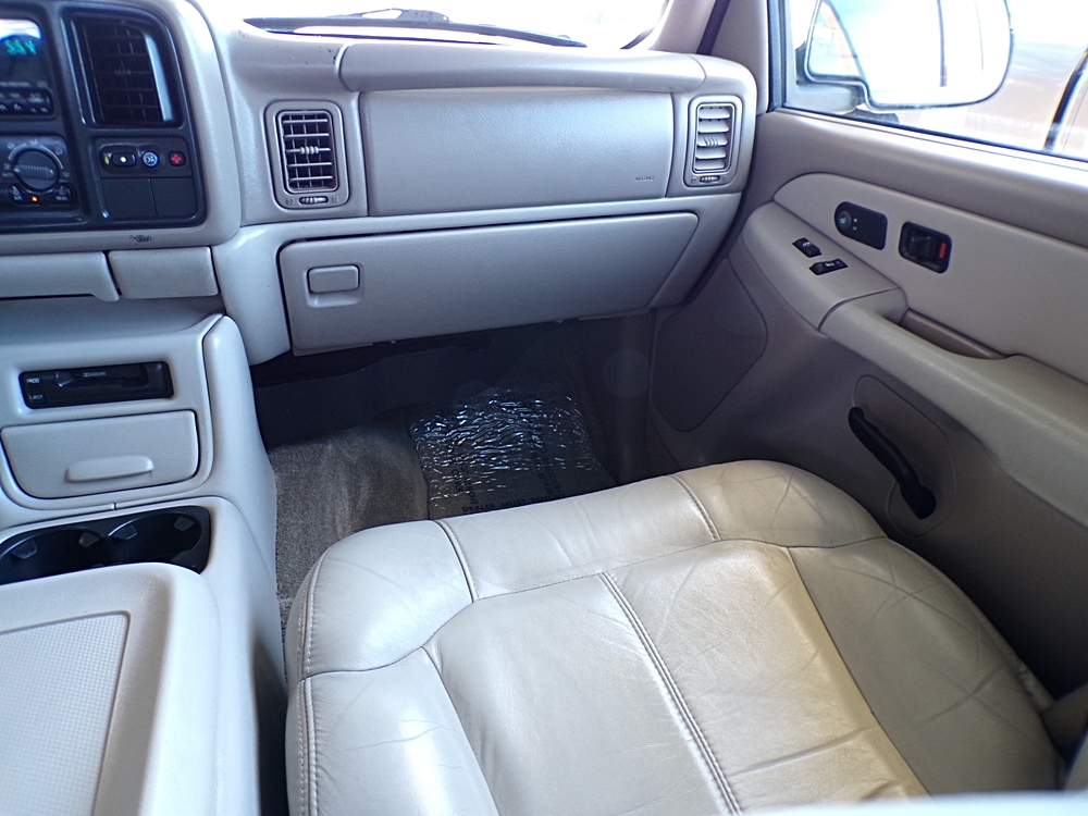 2002 Chevrolet Tahoe LS - Photo 11