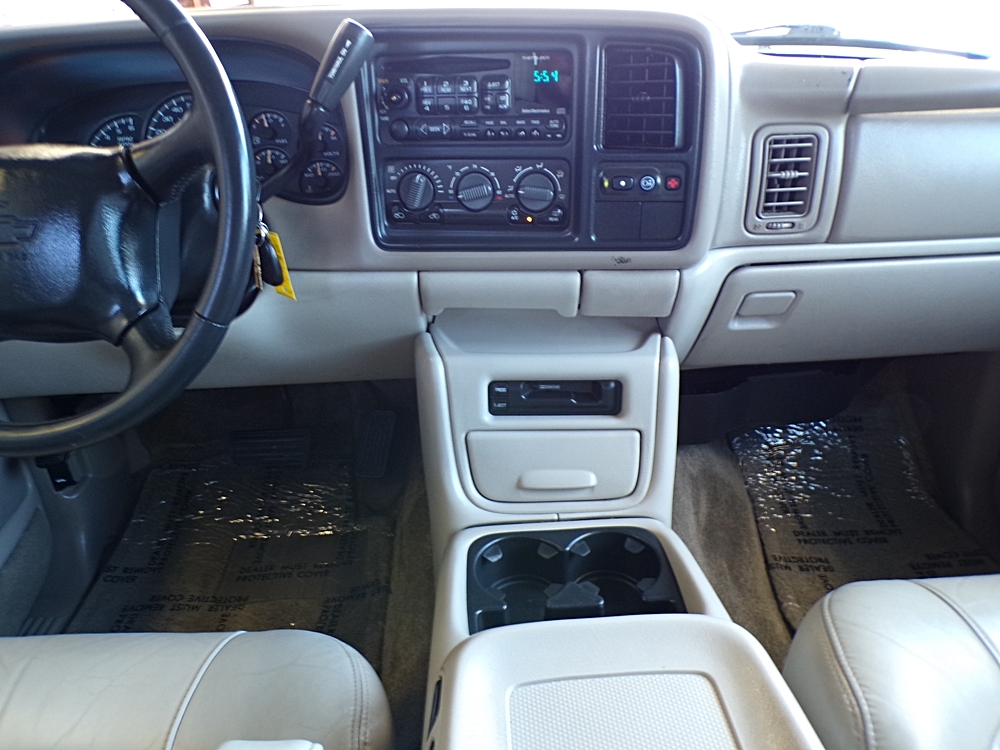 2002 Chevrolet Tahoe LS - Photo 10