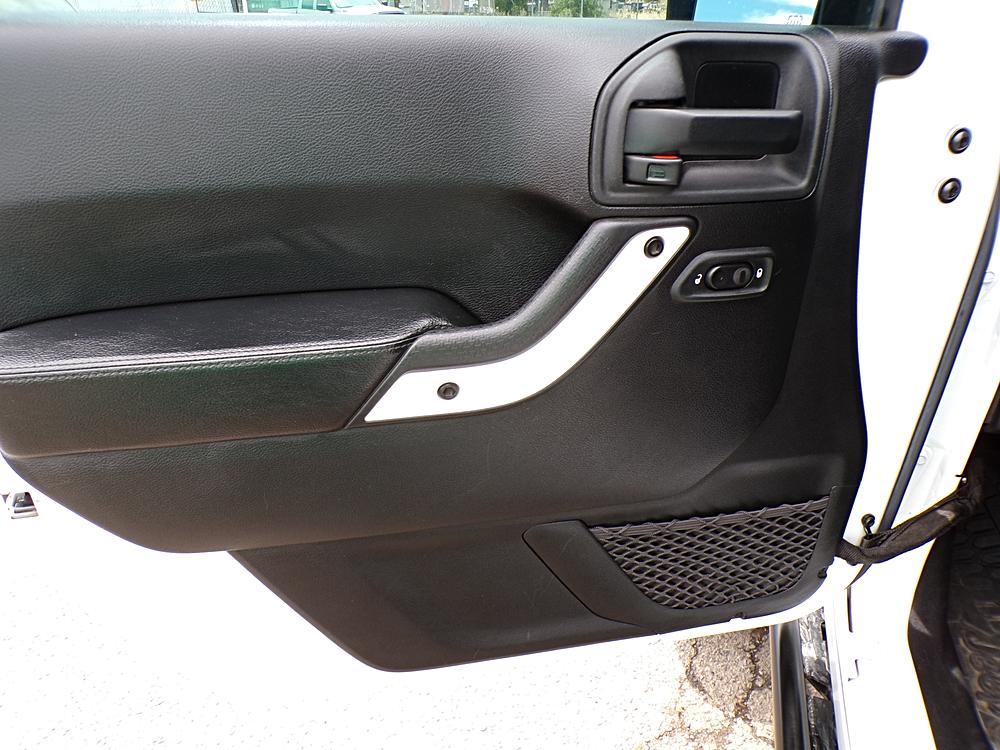 2015 Jeep Wrangler Unlimited Sahara - Photo 11