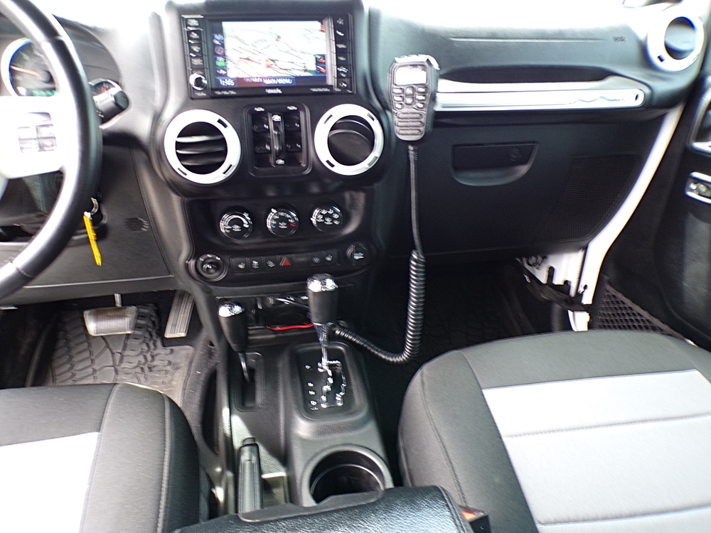 2015 Jeep Wrangler Unlimited Sahara - Photo 13